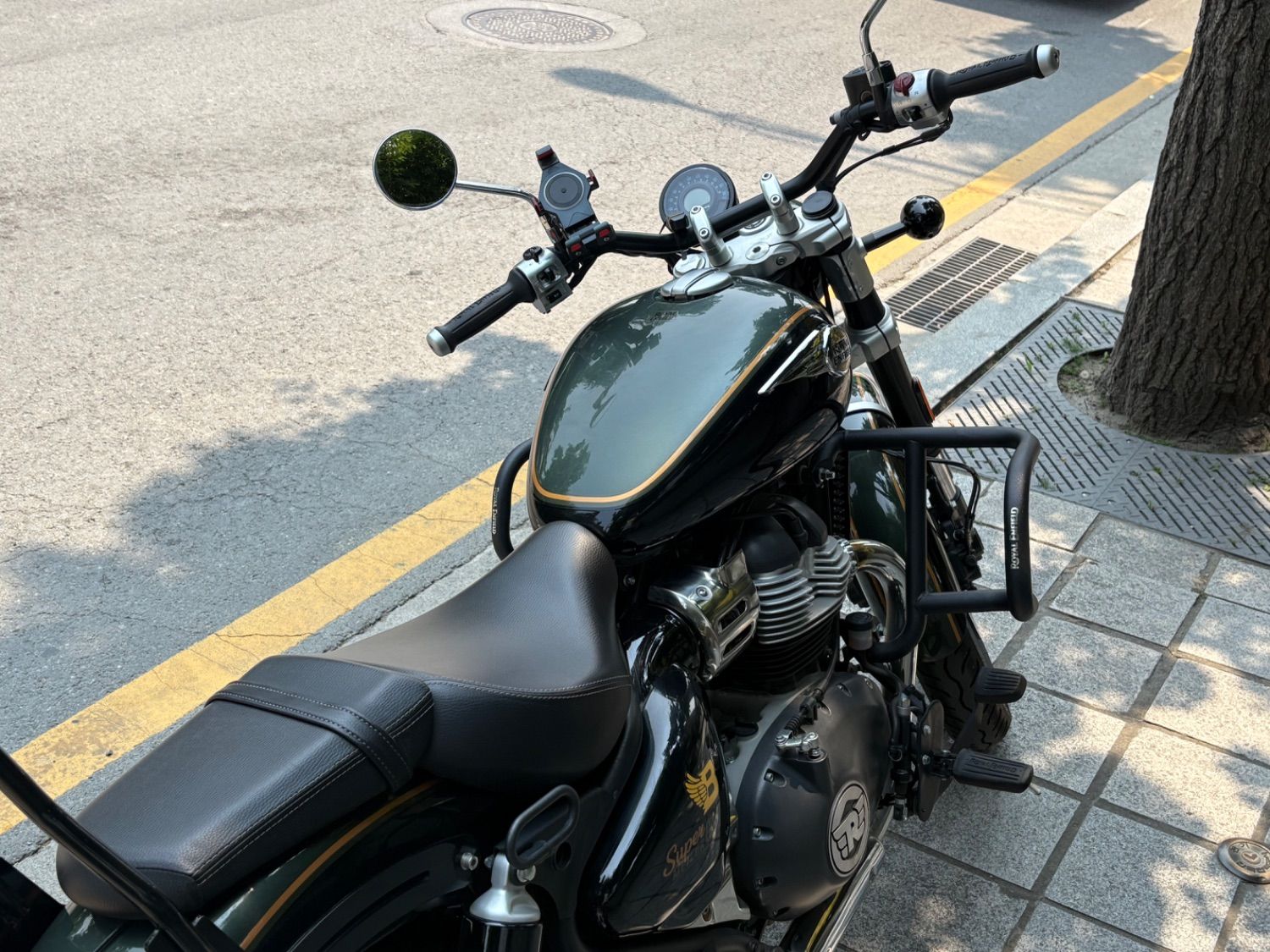 로얄엔필드 슈퍼메테오 650 thumb 2