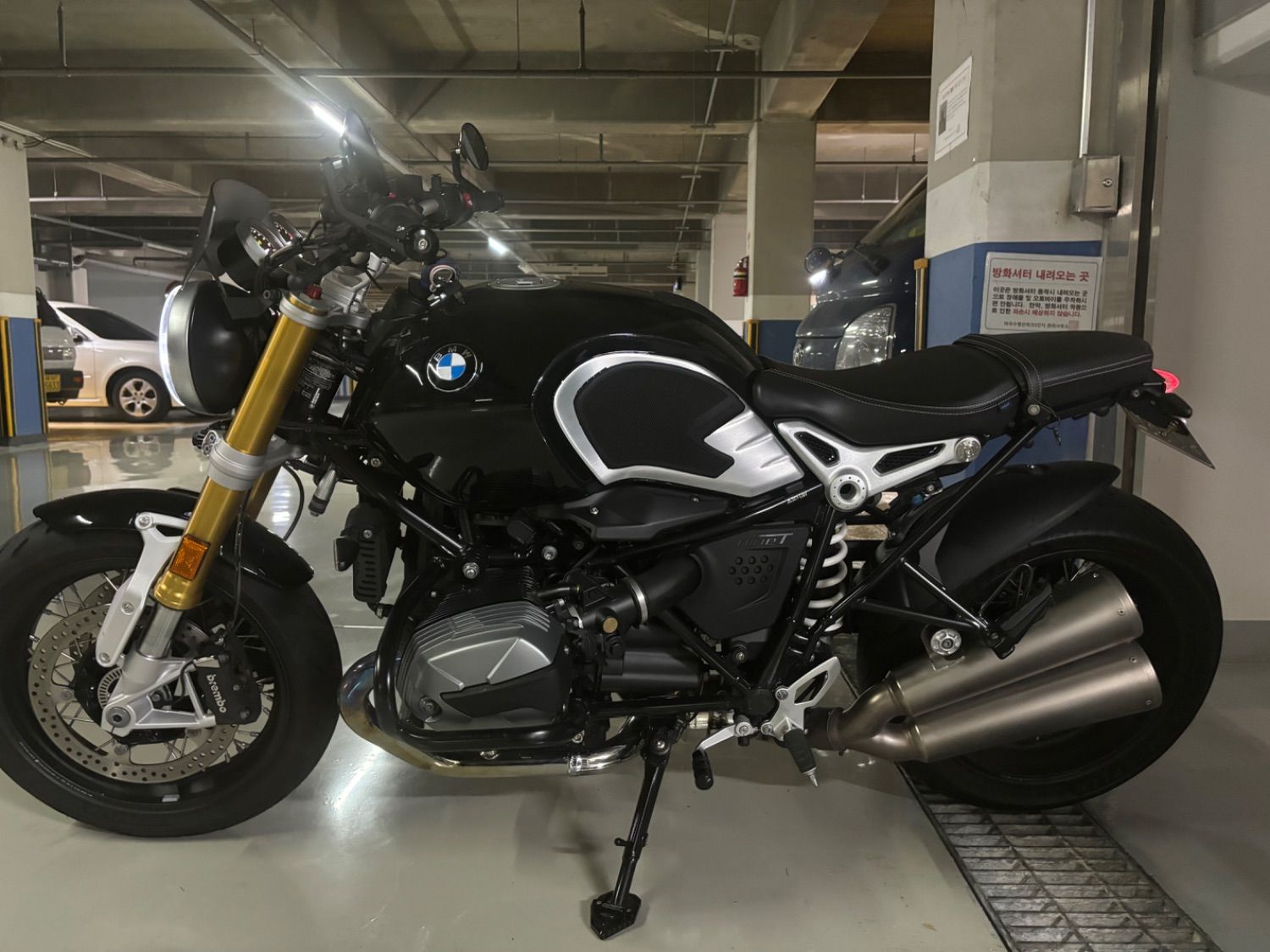 BMW R nine T 2023 블랙 사진 5