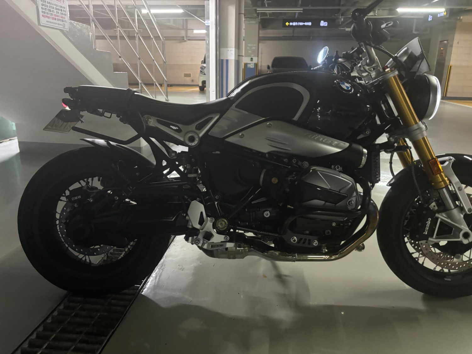 BMW R nine T 2023 블랙 사진 4