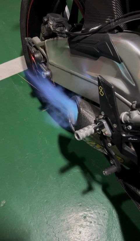 BMW S 1000 RR 2018 화이트 사진 2