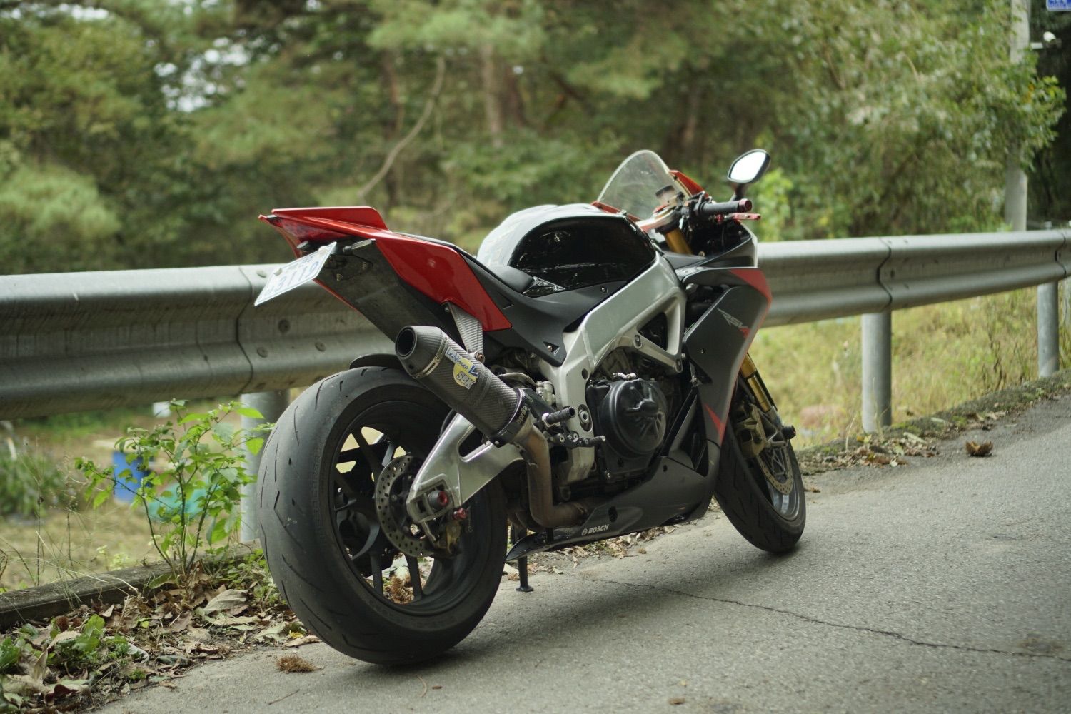 아프릴리아 RSV 4 R APRC more