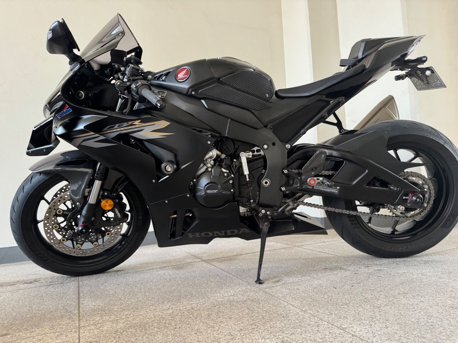 혼다 CBR 1000 RR-R 파이어블레이드 2021 블랙 사진 4