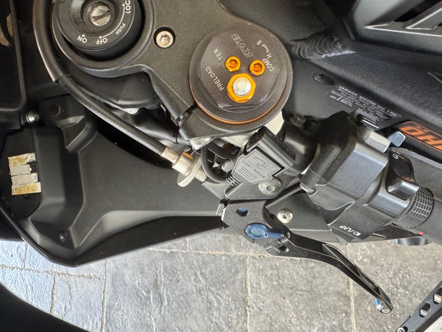 야마하 YZF R1 2019 블랙 사진 3