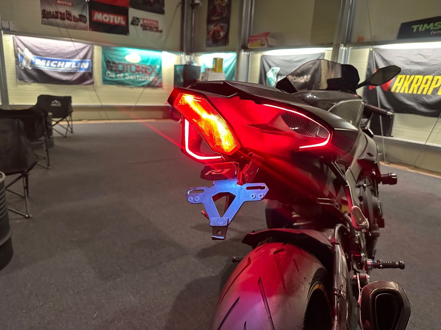 야마하 YZF R1 2019 블랙 사진 4