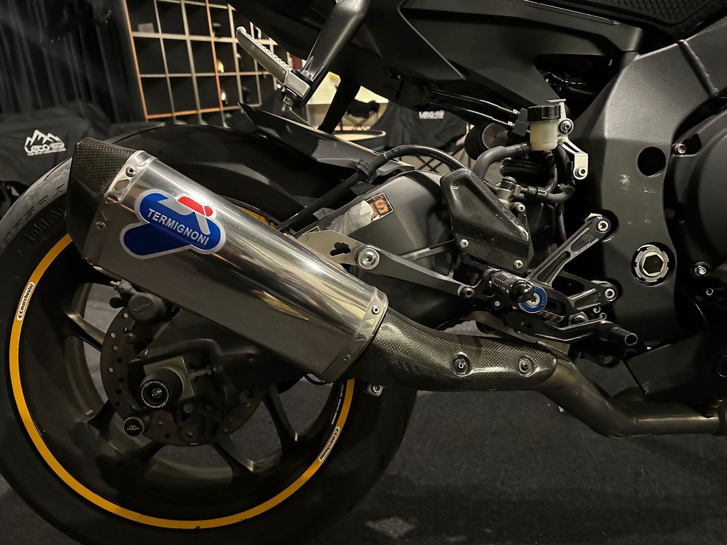 야마하 YZF R1 2019 블랙 사진 6