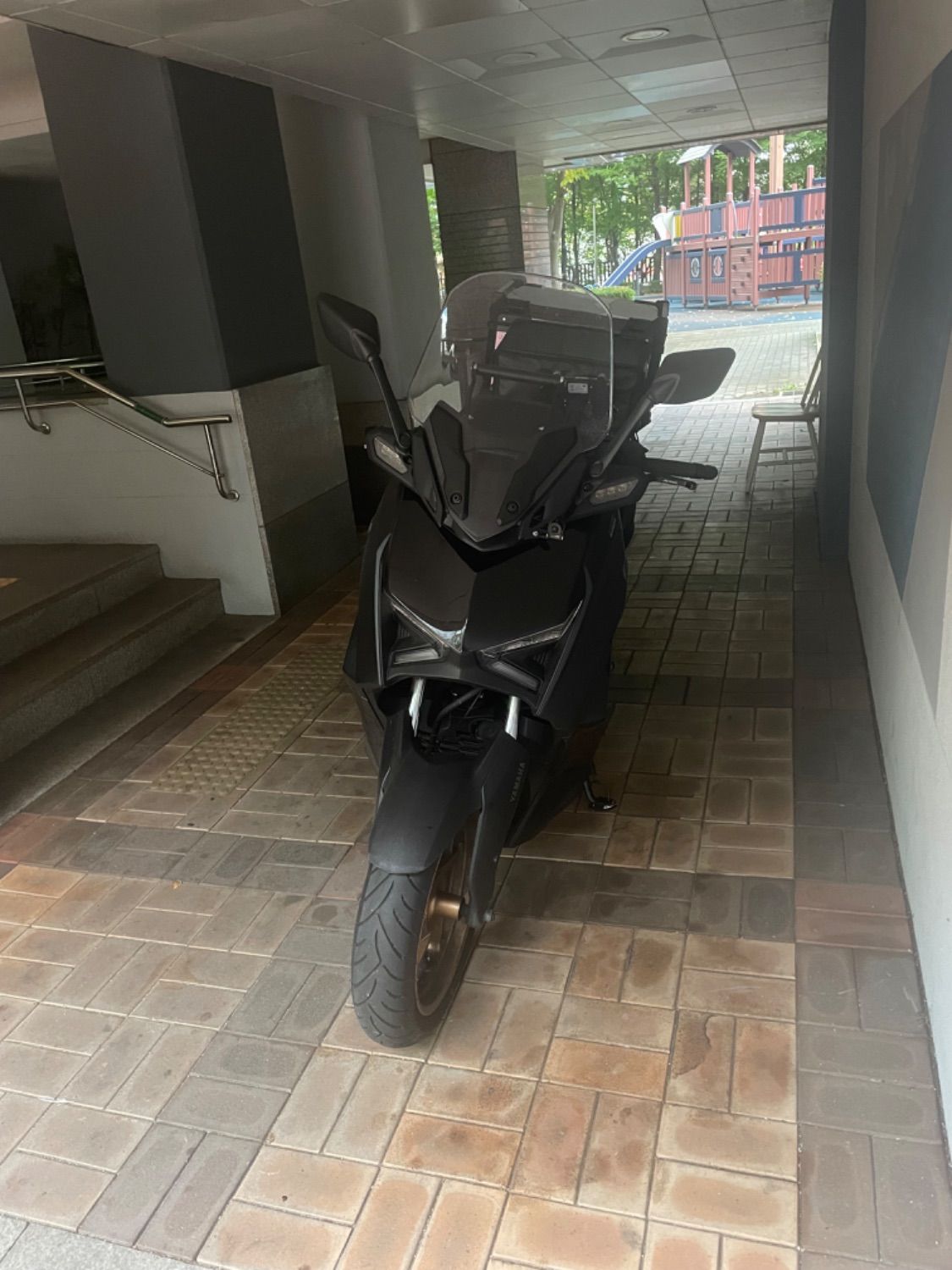 야마하 XMAX 300 ABS thumb 2