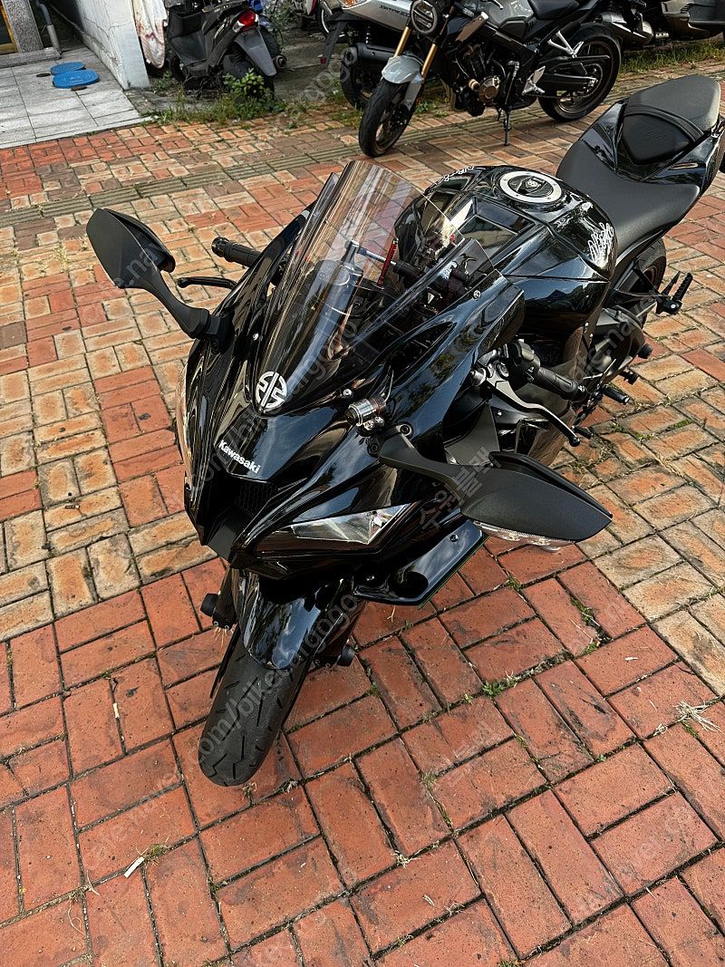 가와사키 닌자 ZX 10 R main