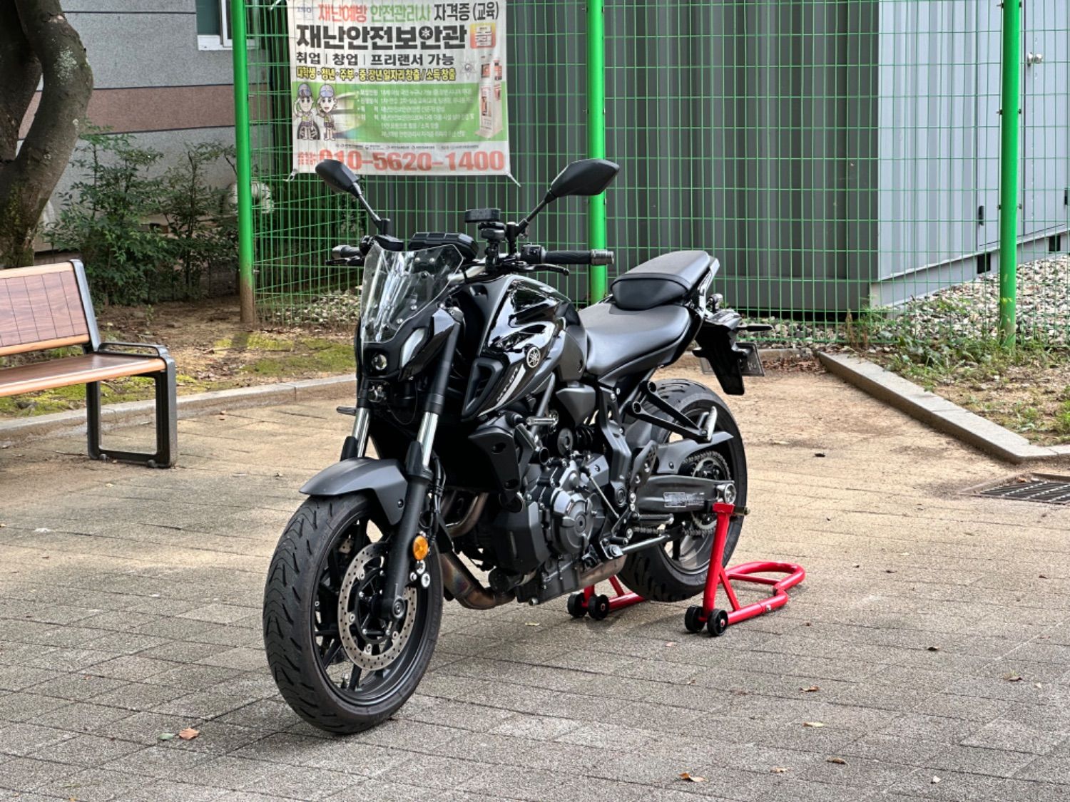 야마하 MT 07 thumb 2