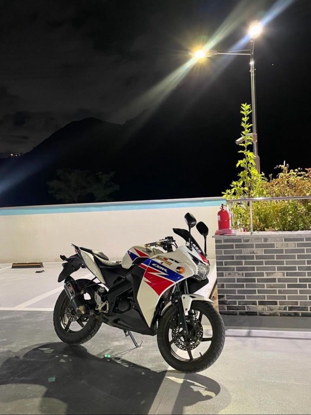 혼다 CBR 125 R thumb 2