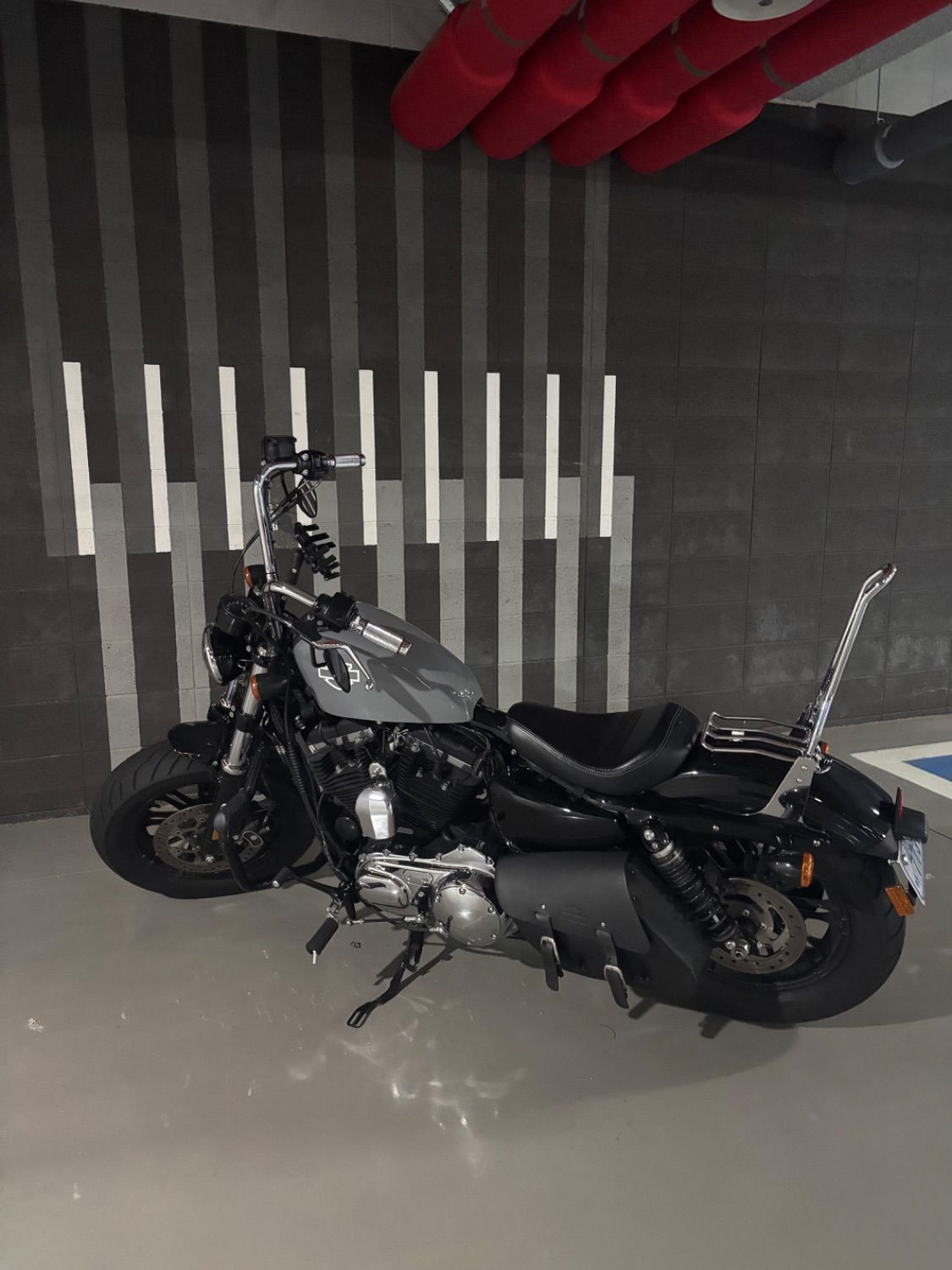 할리데이비슨 포티에잇 스페셜 thumb 2