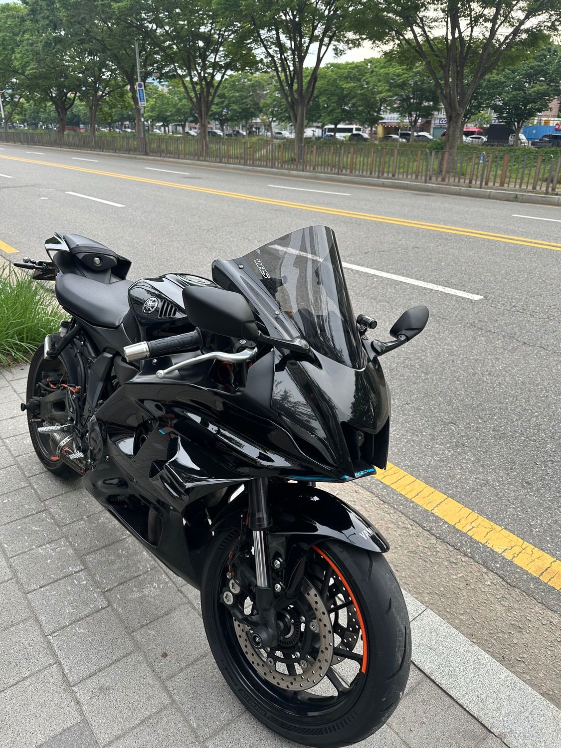 야마하 YZF R7 2022 블랙 사진 4