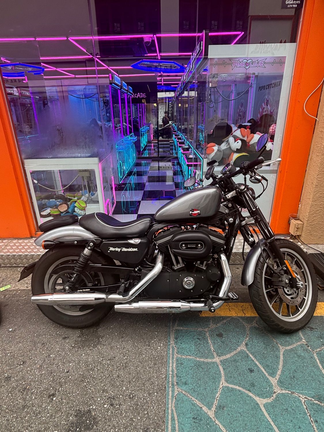 할리데이비슨 883 R 2010 블랙 사진 4