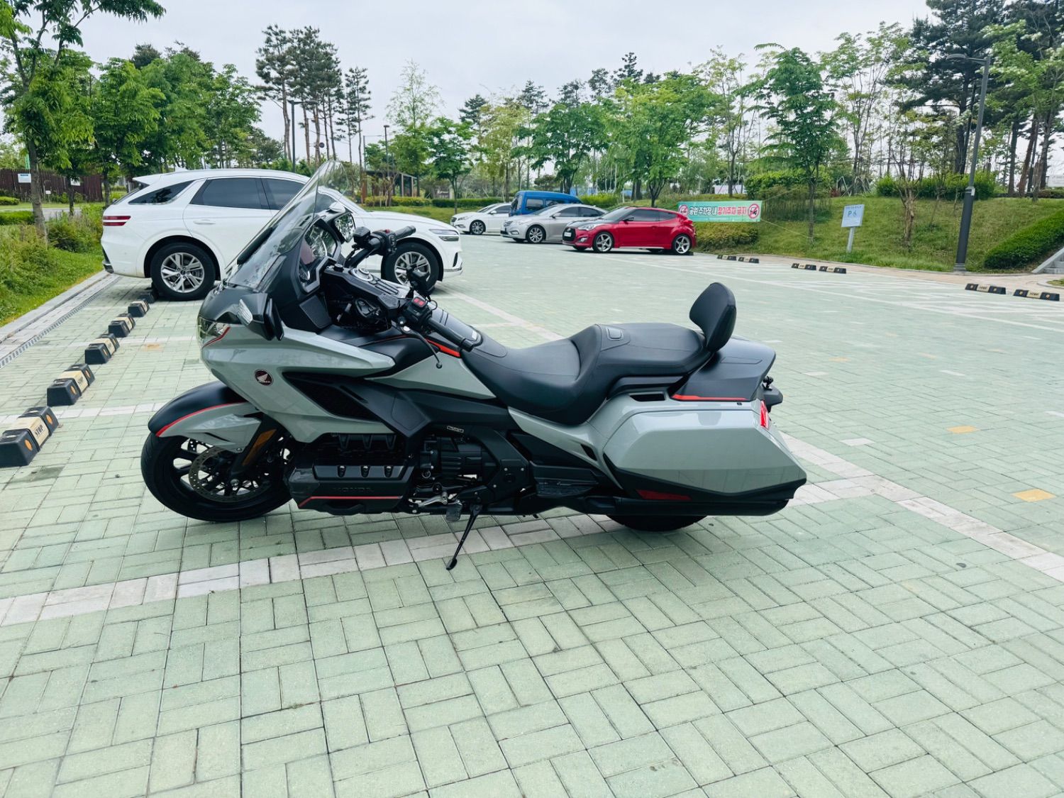 혼다 골드윙 MT 2022 실버