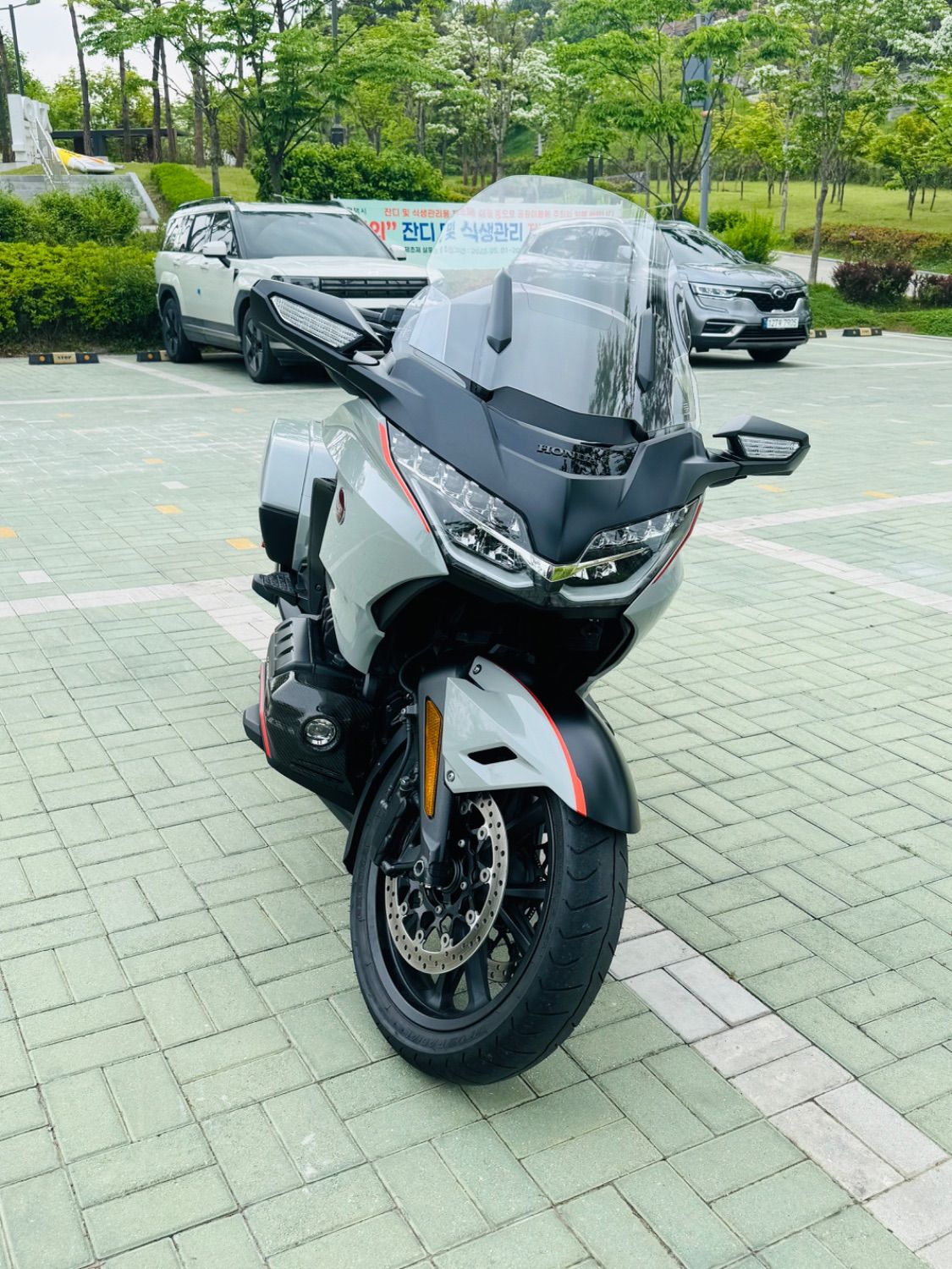 혼다 골드윙 MT 2022 실버 사진 3