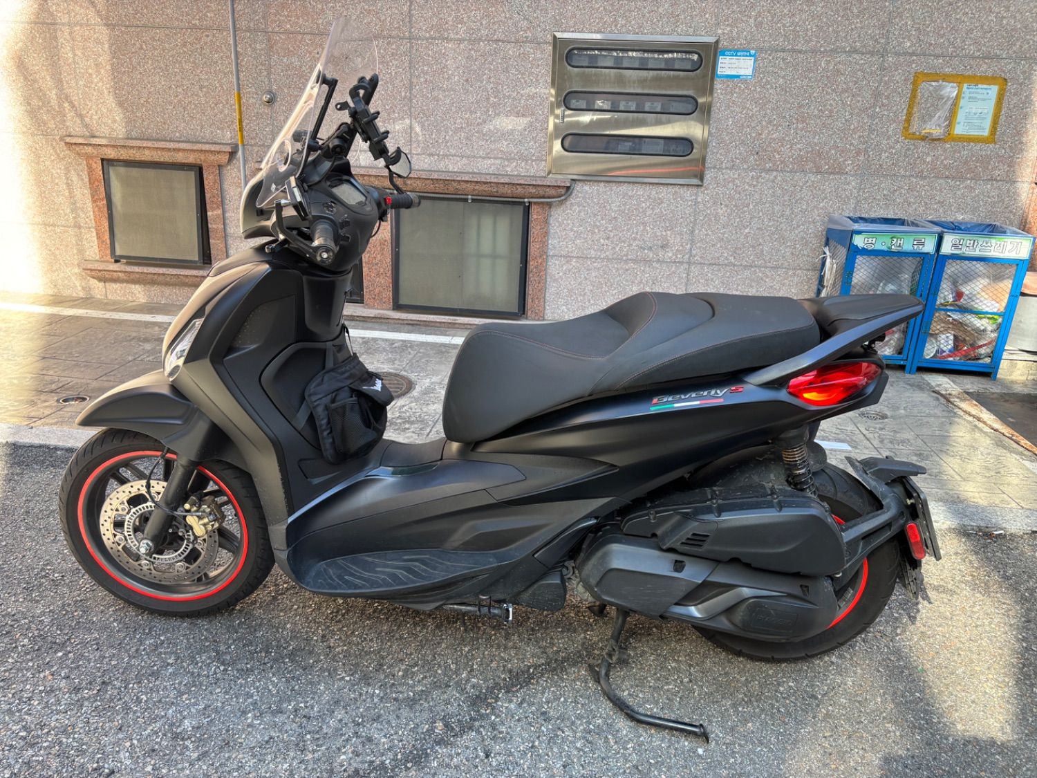 피아지오 비버리 400 S more