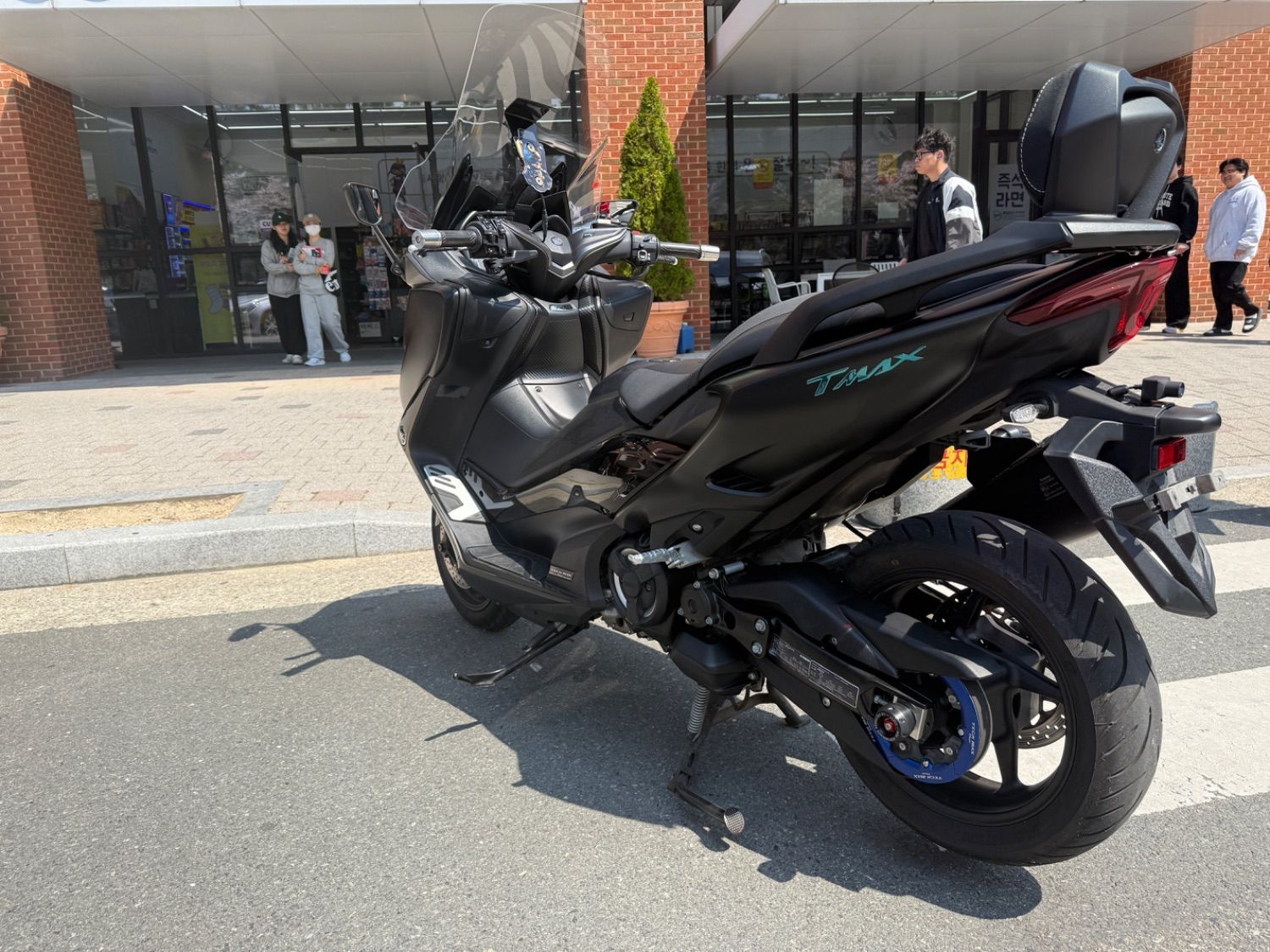 야마하 TMAX 560 thumb 2