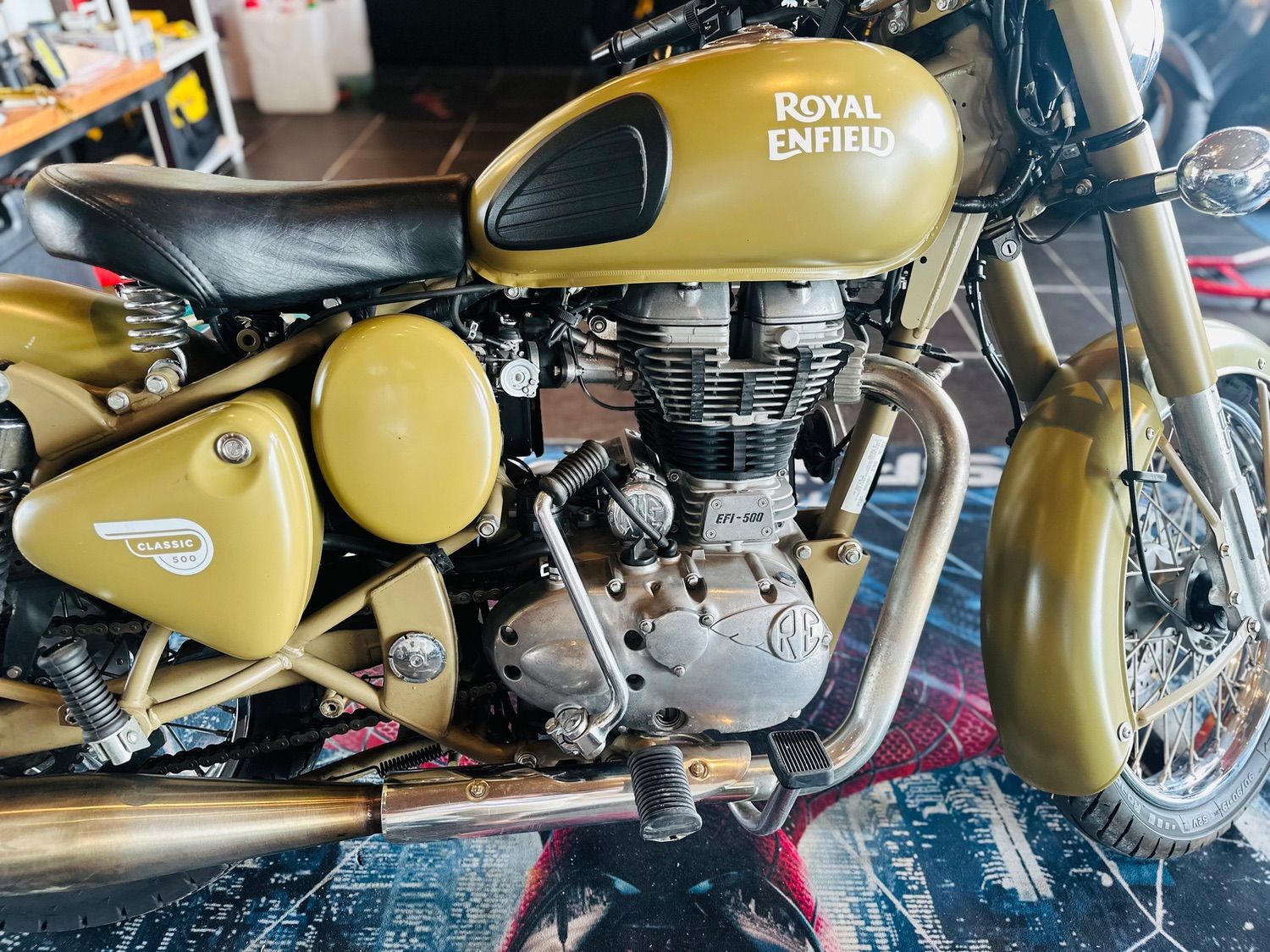 로얄엔필드 클래식 500 EFI 밀리터리 thumb 2