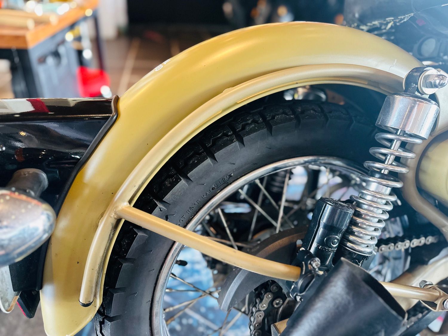 로얄엔필드 클래식 500 EFI 밀리터리 more