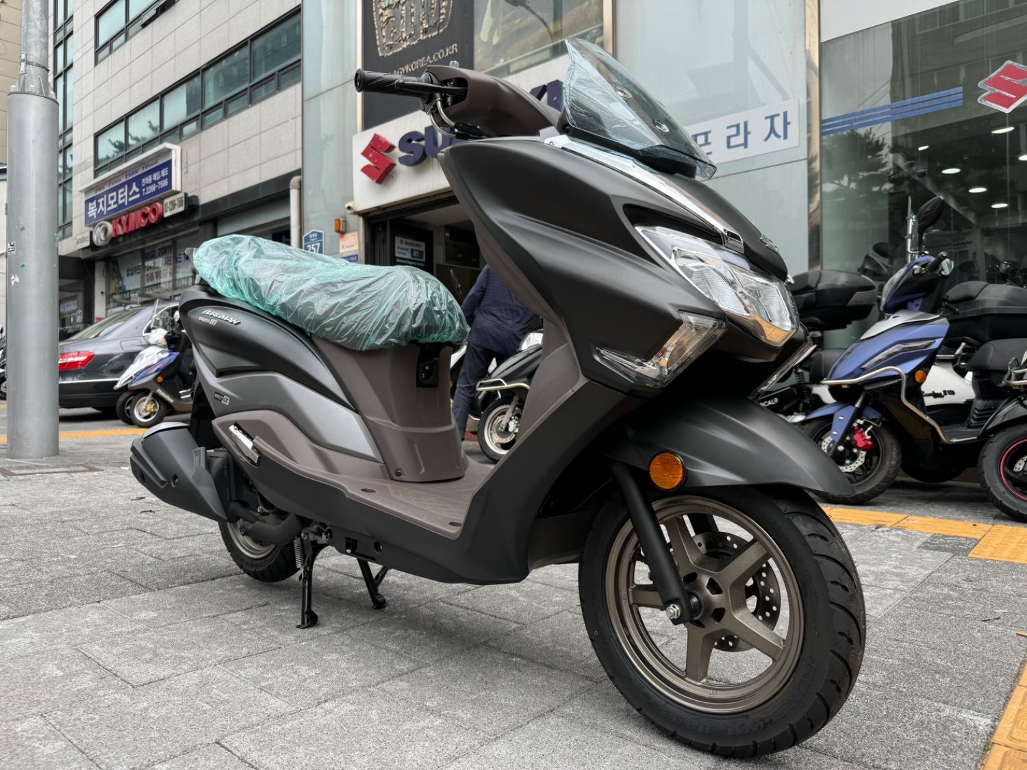 스즈키 버그만 125 thumb 2