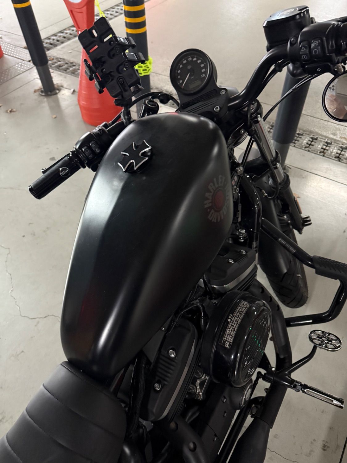 할리데이비슨 아이언 883 more