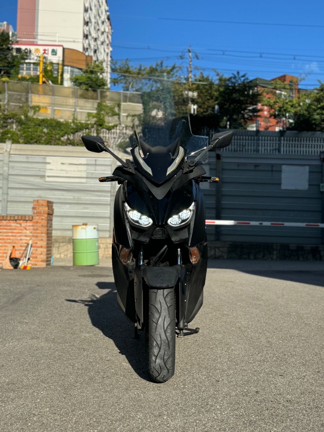 야마하 XMAX 300 ABS main