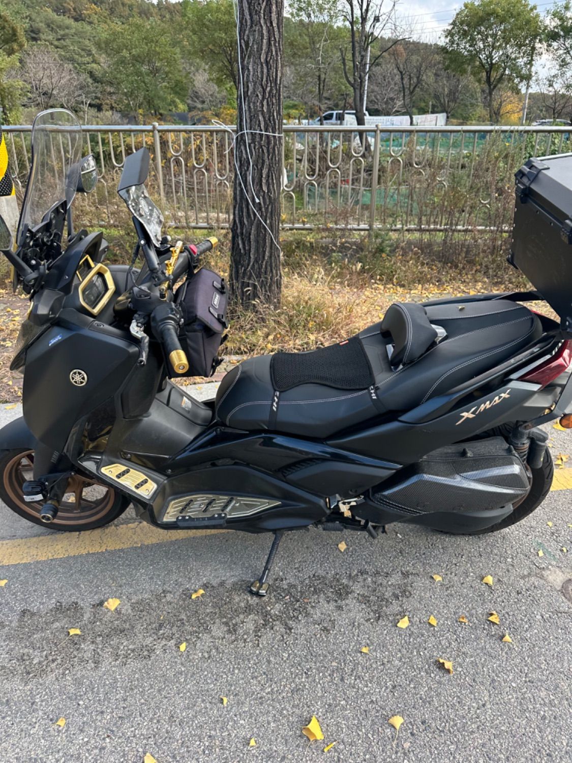 야마하 XMAX 300 ABS thumb 2