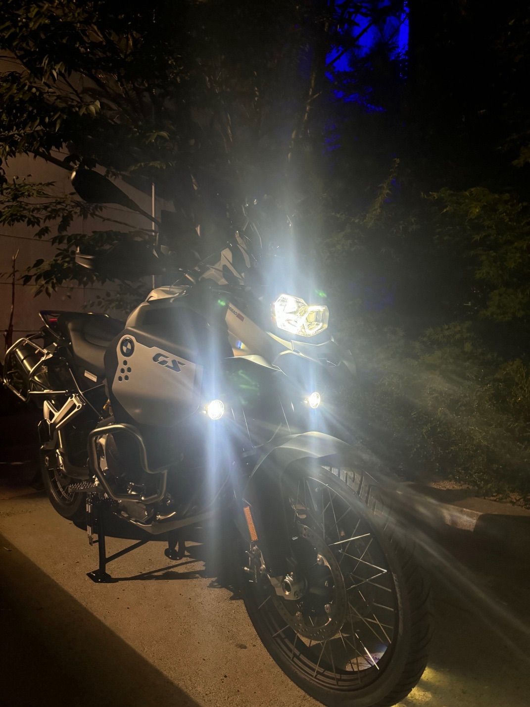 BMW F 900 GS ADV thumb 2