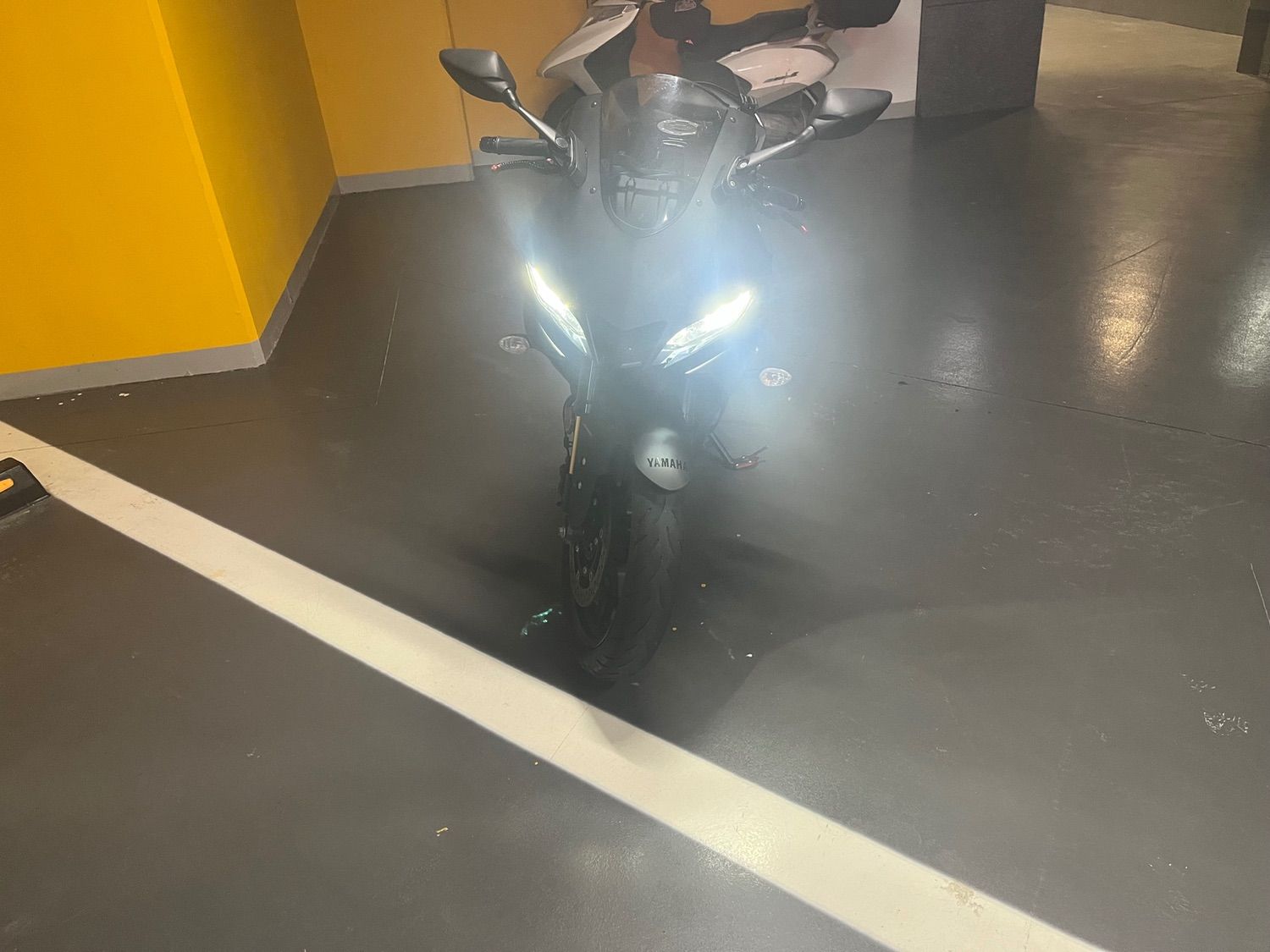 야마하 YZF R3 thumb 2