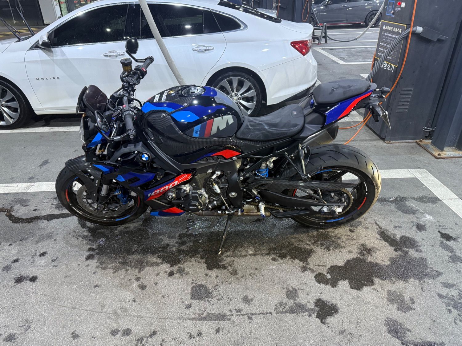 BMW M 1000 R 2023 블랙 사진 2