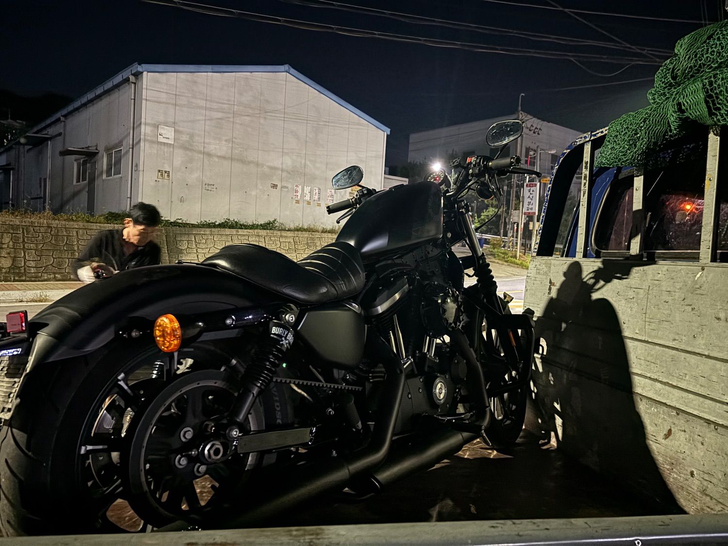 할리데이비슨 아이언 883 thumb 2