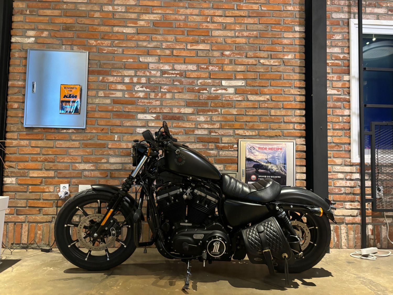 할리데이비슨 아이언 883 main