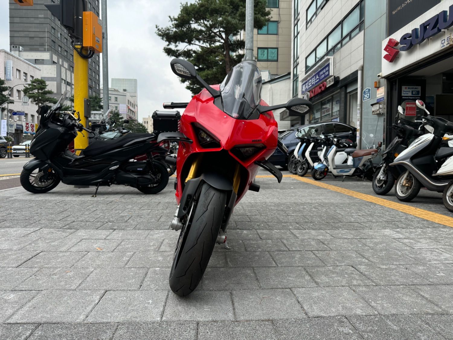 두카티 파니갈레 V4 S more