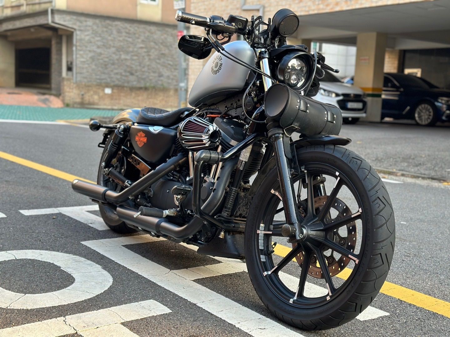 할리데이비슨 아이언 883 thumb 2