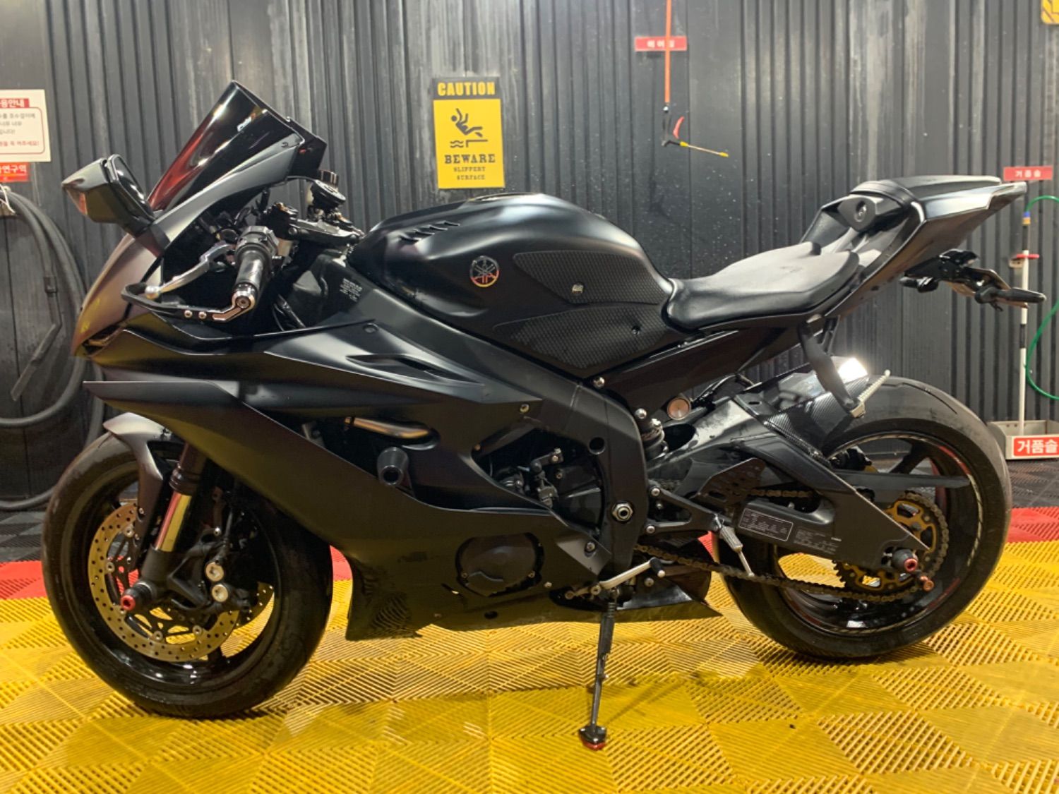 야마하 YZF R6 more