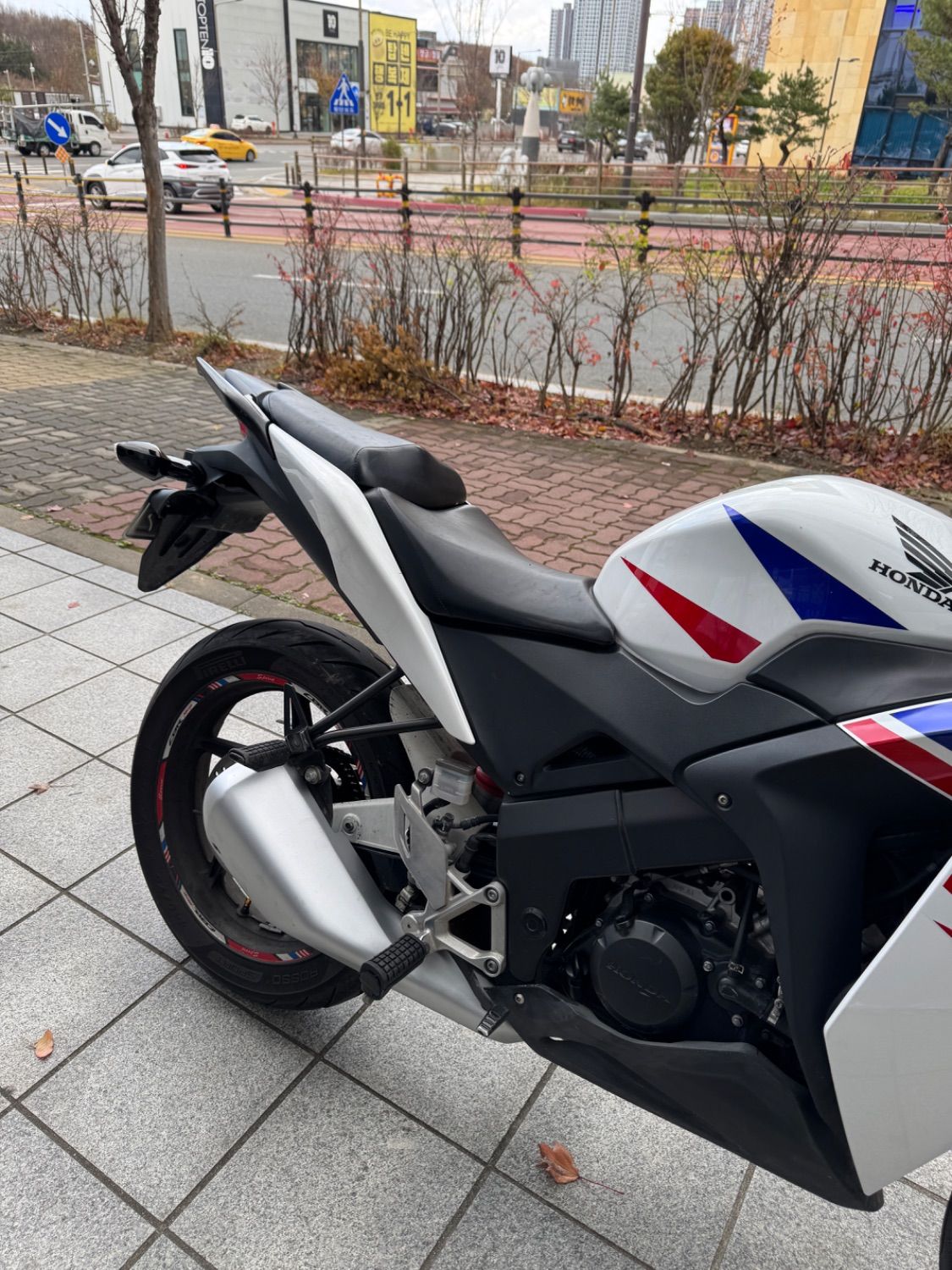 혼다 CBR 125 R thumb 2