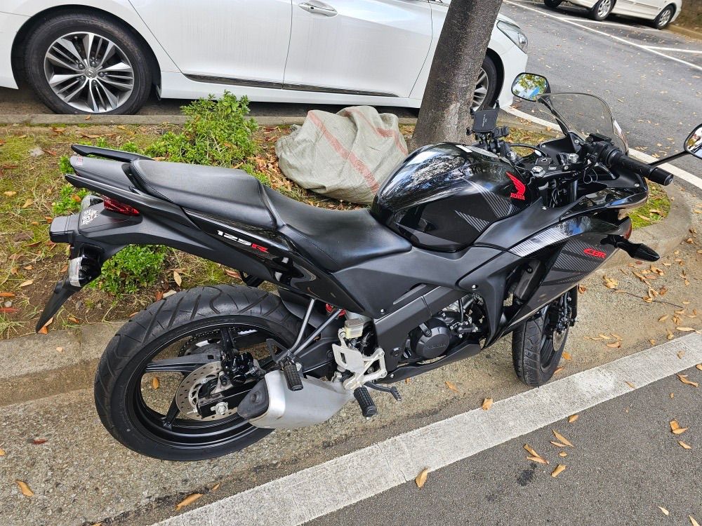 혼다 CBR 125 R more