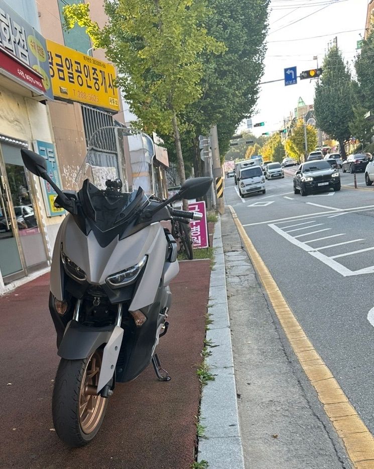 야마하 XMAX 300 ABS thumb 2