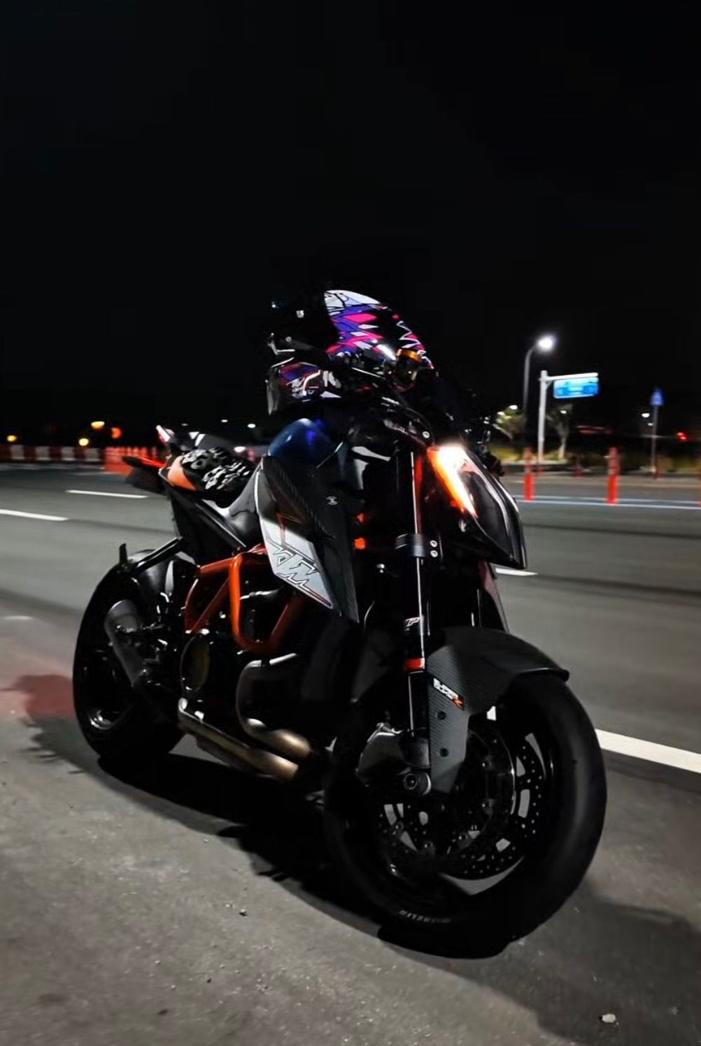 KTM 1290 슈퍼듀크 R 2020 블랙 사진 1