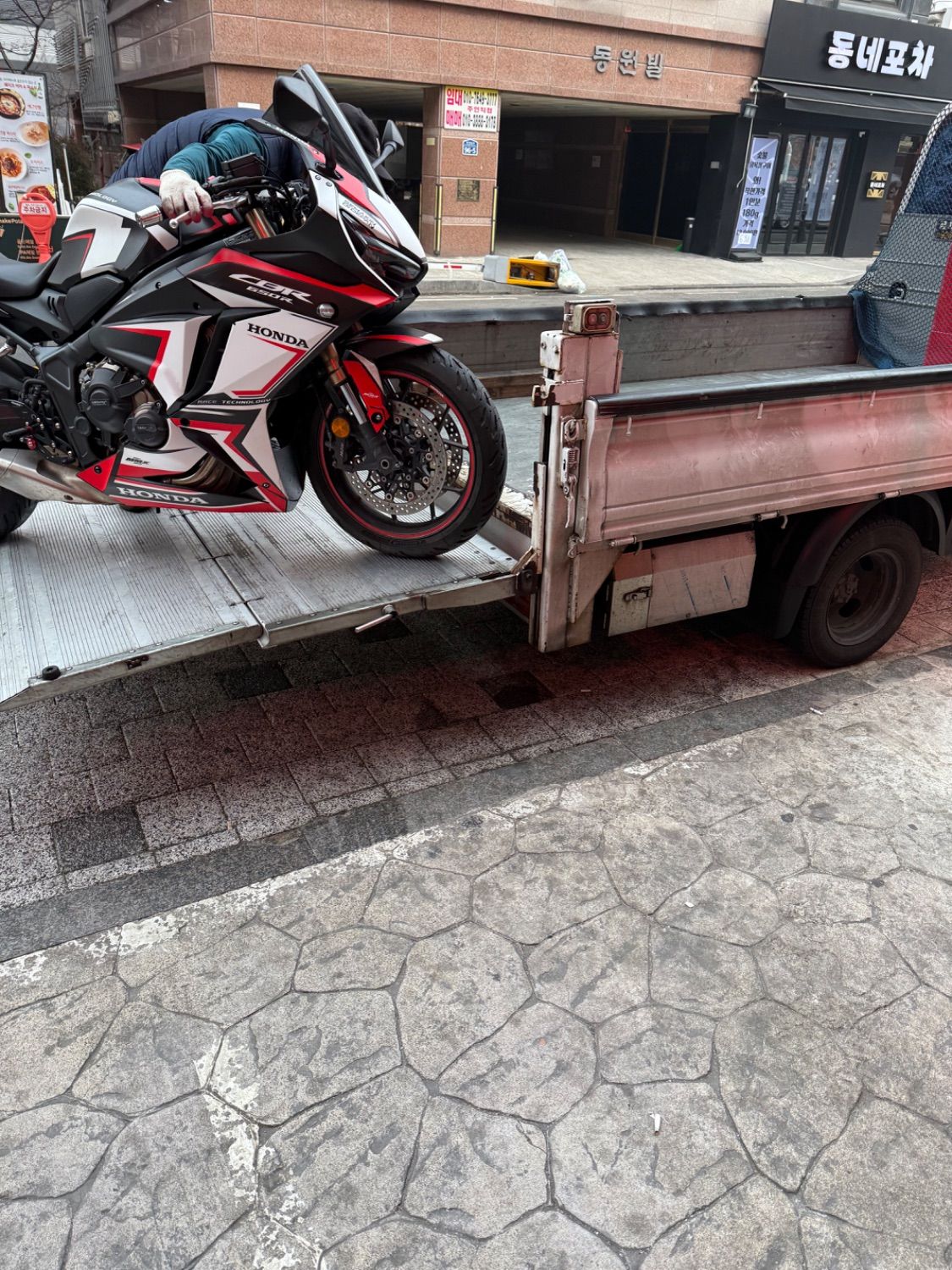 혼다 CBR 650 R MT thumb 2