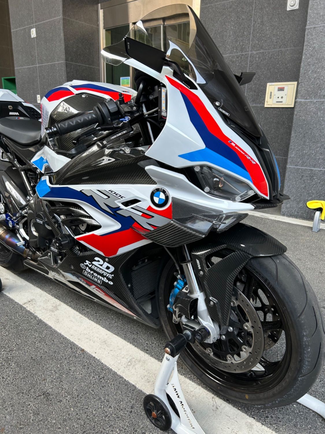 BMW M 1000 RR 2022 화이트 사진 2