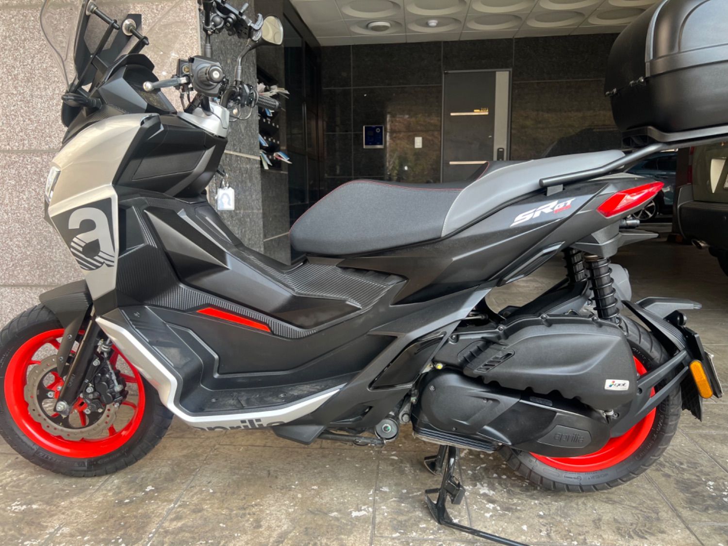 아프릴리아 SR GT 125 thumb 2