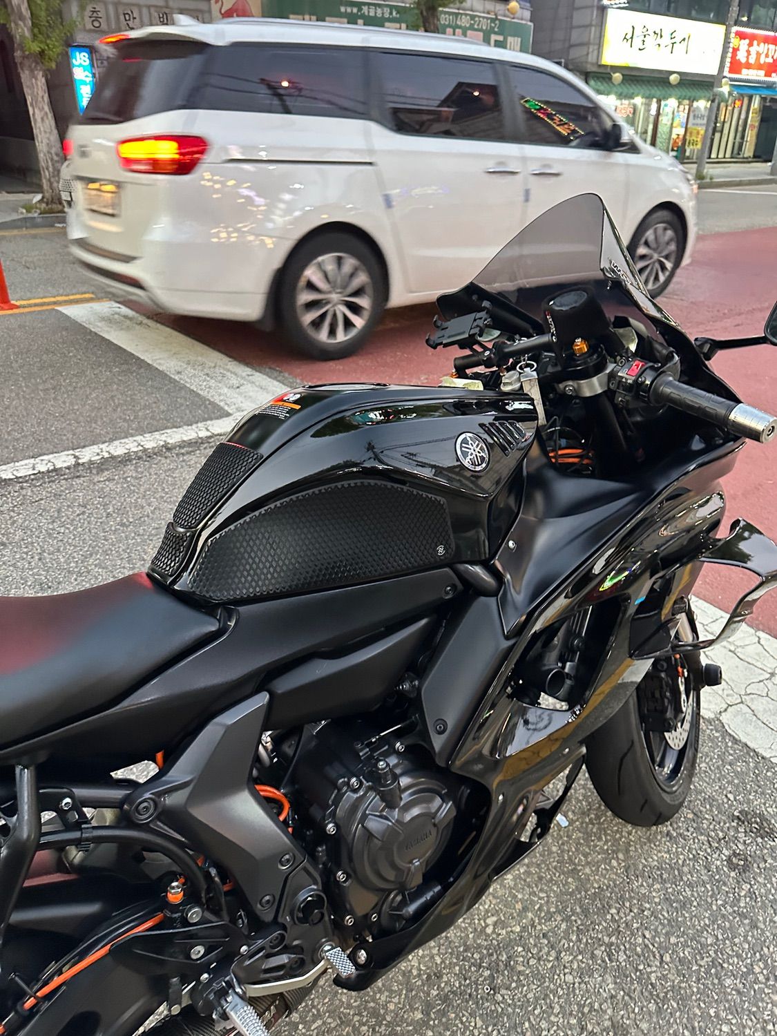 야마하 YZF R7 2022 블랙 사진 3