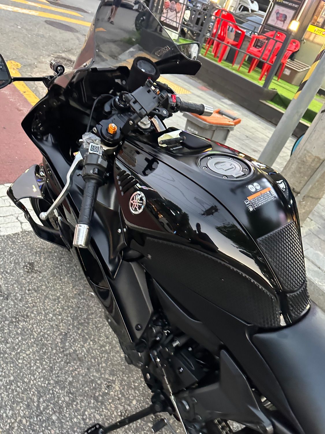 야마하 YZF R7 2022 블랙 사진 2