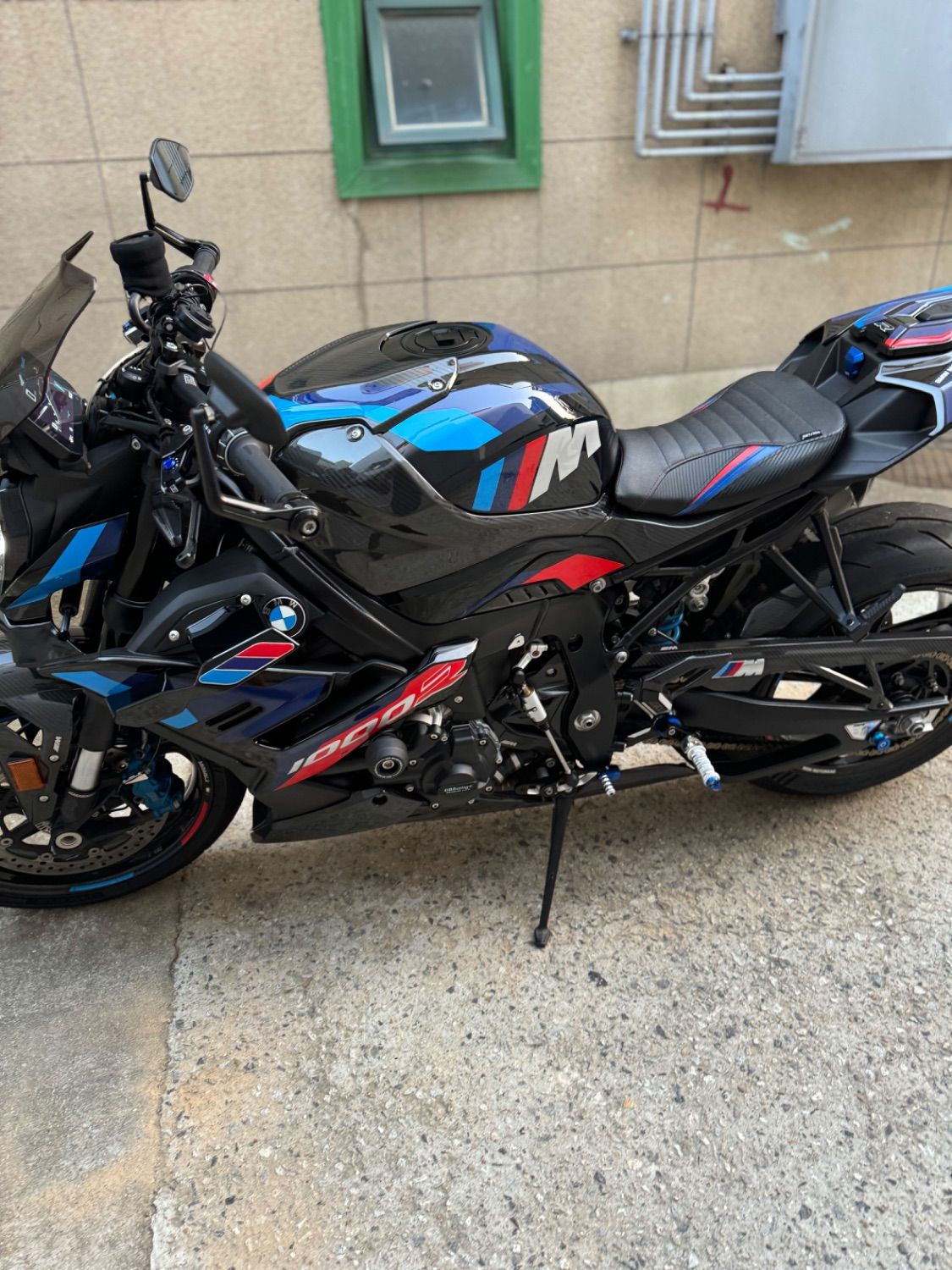 BMW M 1000 R 2023 블랙 사진 3