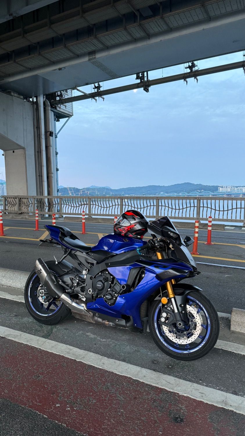 야마하 YZF R1 2018 블루 사진 3