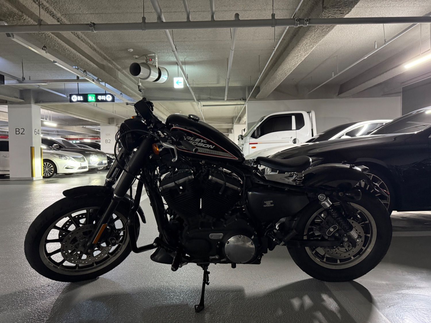 할리데이비슨 883 R 2014 블랙 사진 1