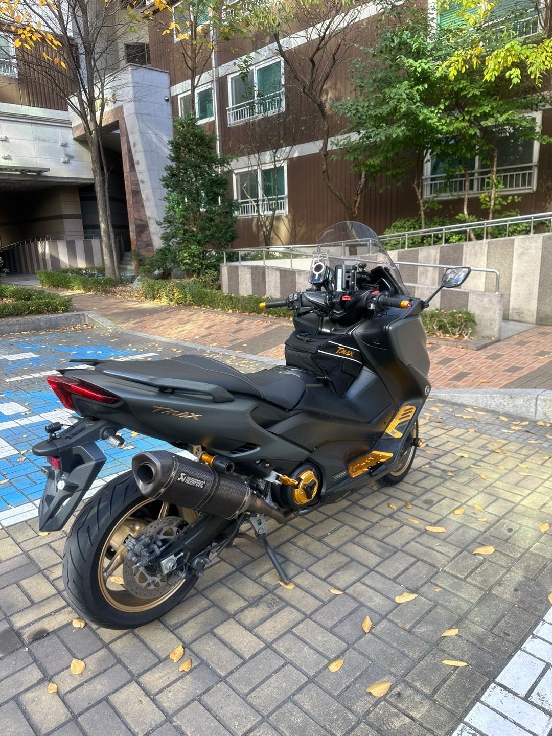 야마하 TMAX 560 more