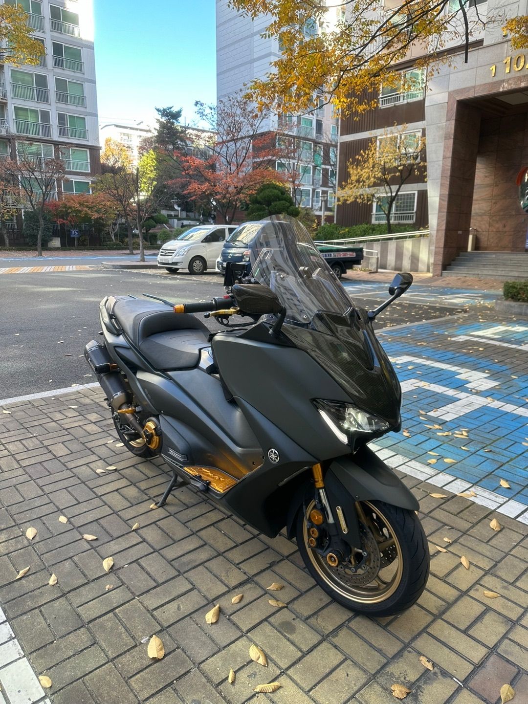 야마하 TMAX 560 thumb 2