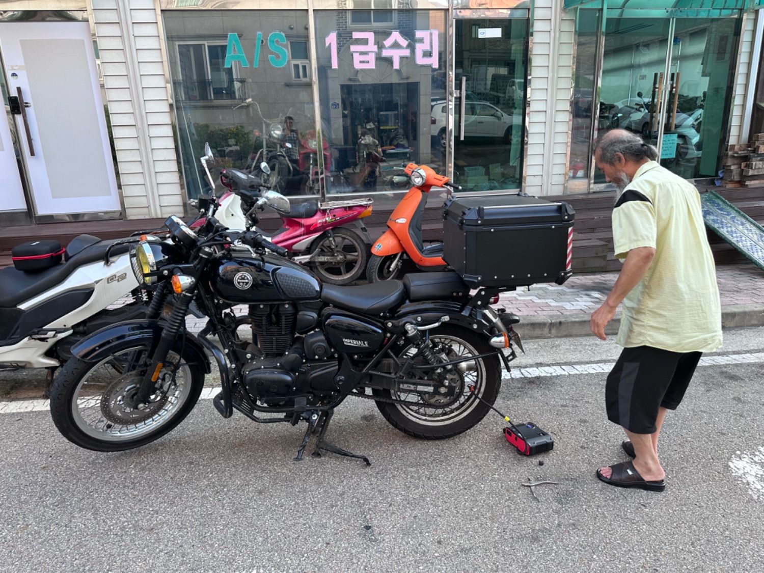 베넬리 임페리알레 400 ABS thumb 2