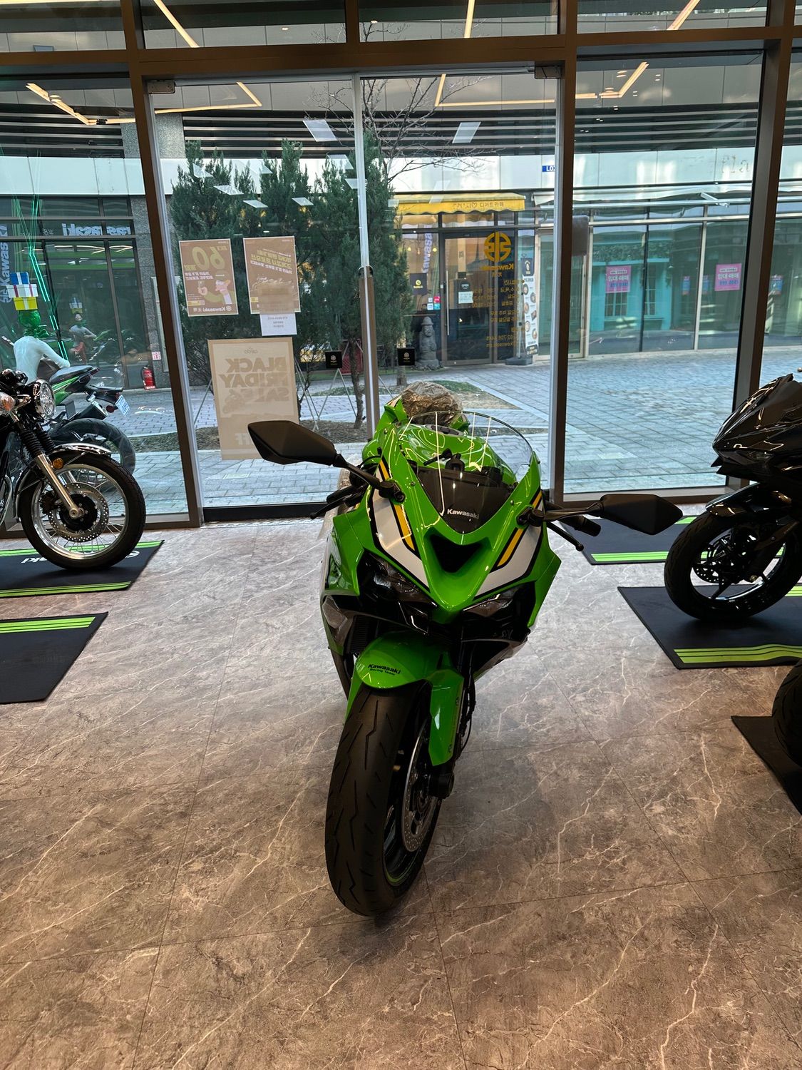 가와사키 닌자 ZX-6R 2025 그린 사진 1